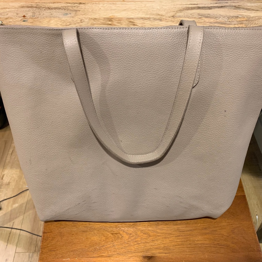 Cuyana Classic Leather Zip Tote